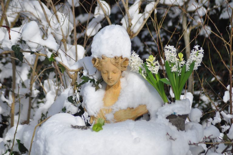 Aurore en tenue de mariée