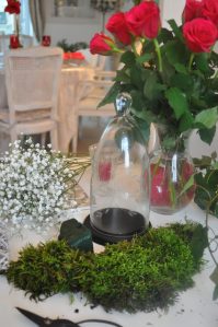 matériel: mousse, cloche, roses...