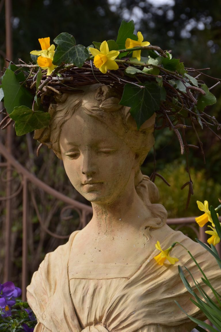 Aurore couronne de lierre au soleil